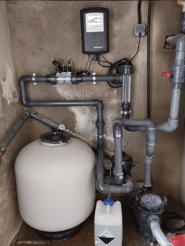Cuarto técnico con depuradora industrial