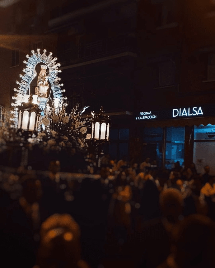 Tienda Dialsa en Colmenar Viejo durante la procesión de la Virgen de los Remedios